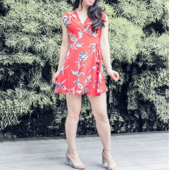 Yumi Kim Lexey Silk Wrap Mini Sun Dress in Hello Beautiful Red Medium Su… - Picture 1 of 11